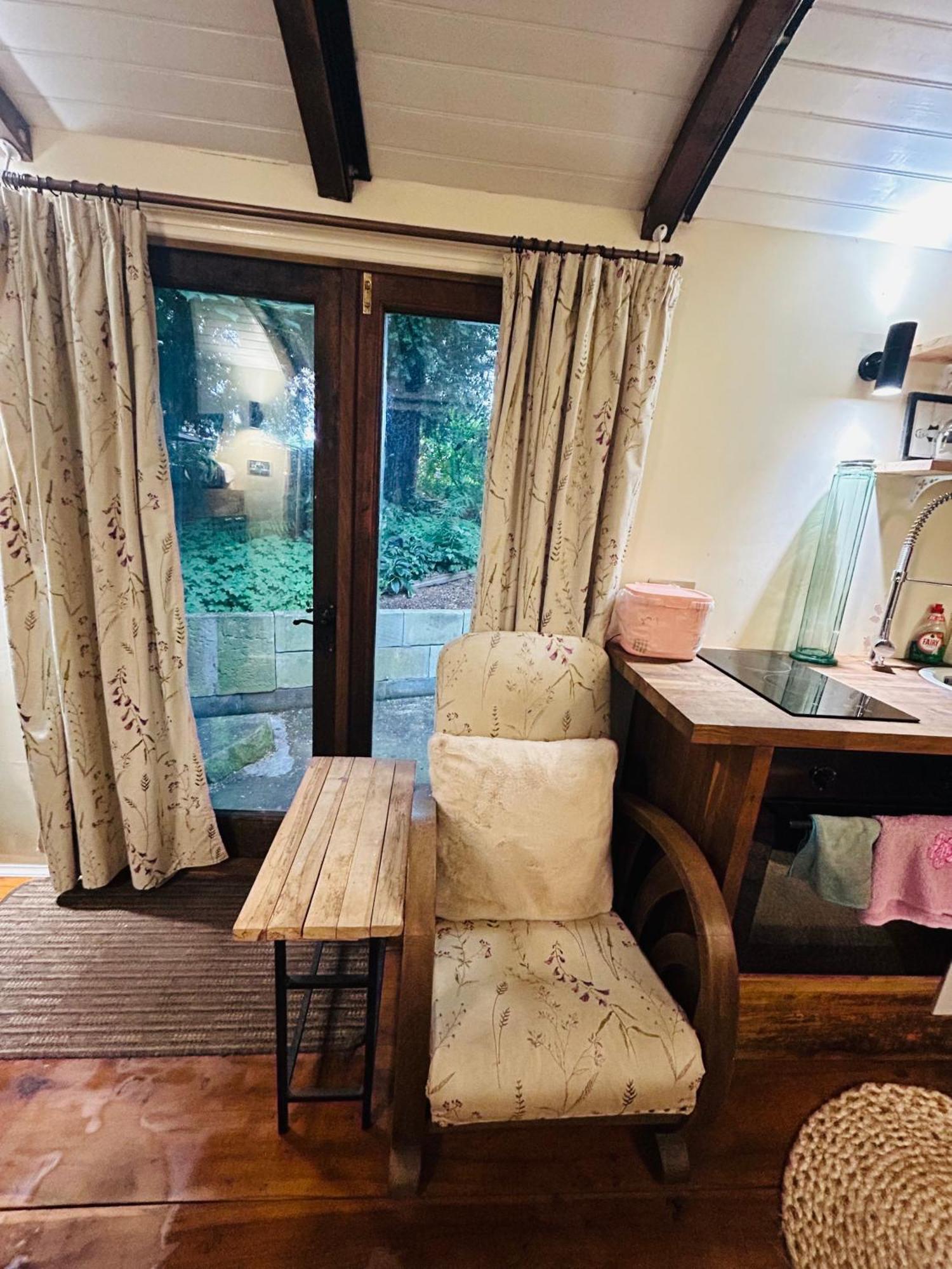 The Railway Carriage - Blue Villa Glasbury Exteriör bild