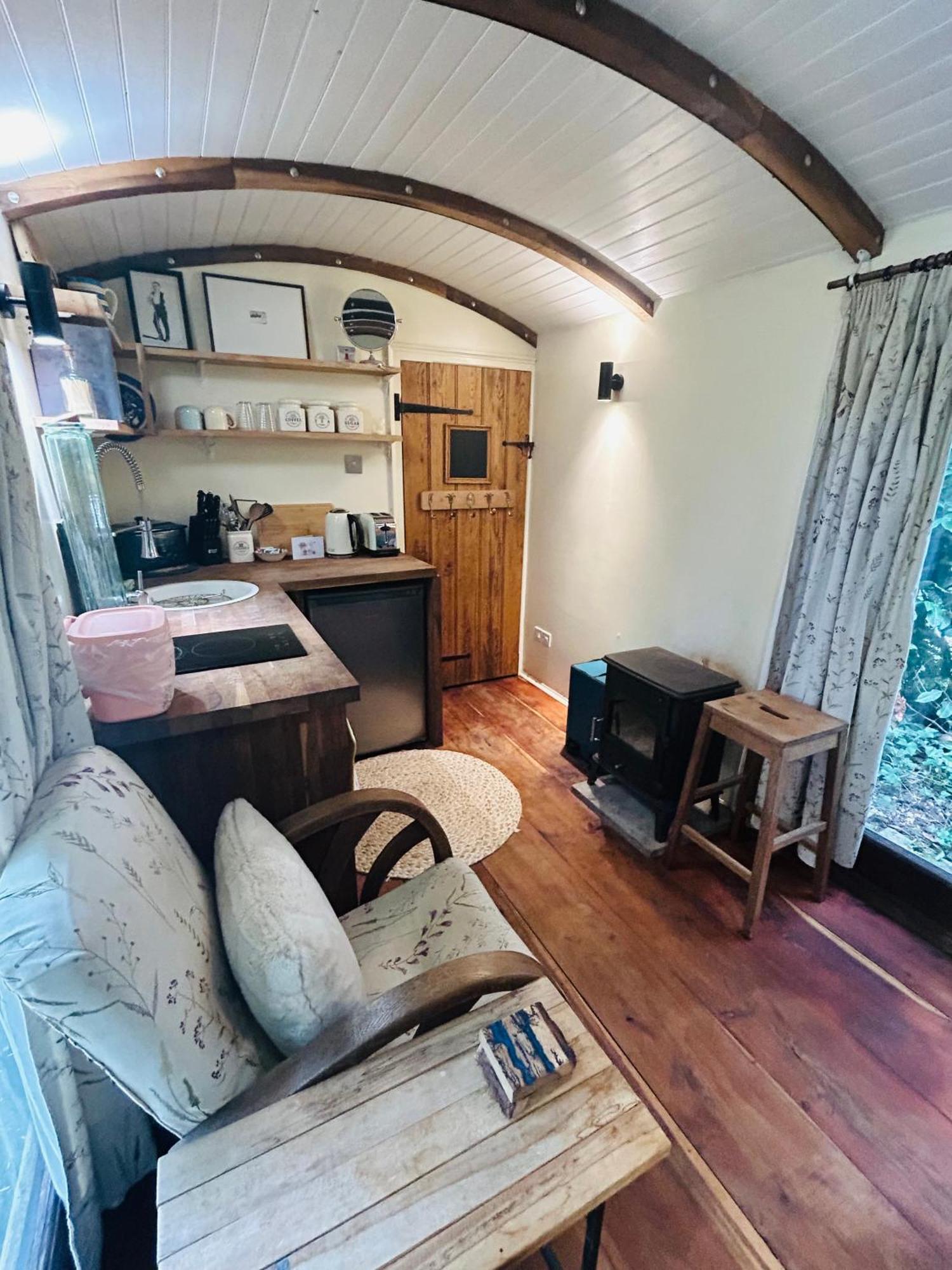 The Railway Carriage - Blue Villa Glasbury Exteriör bild
